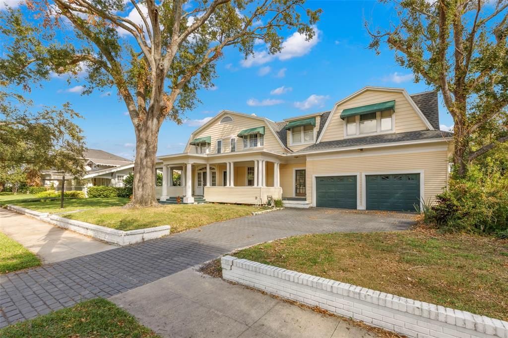 For Sale: $2,800,000 (4 beds, 3 baths, 4729 Square Feet)