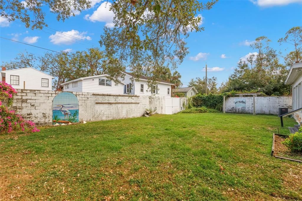 For Sale: $2,800,000 (4 beds, 3 baths, 4729 Square Feet)