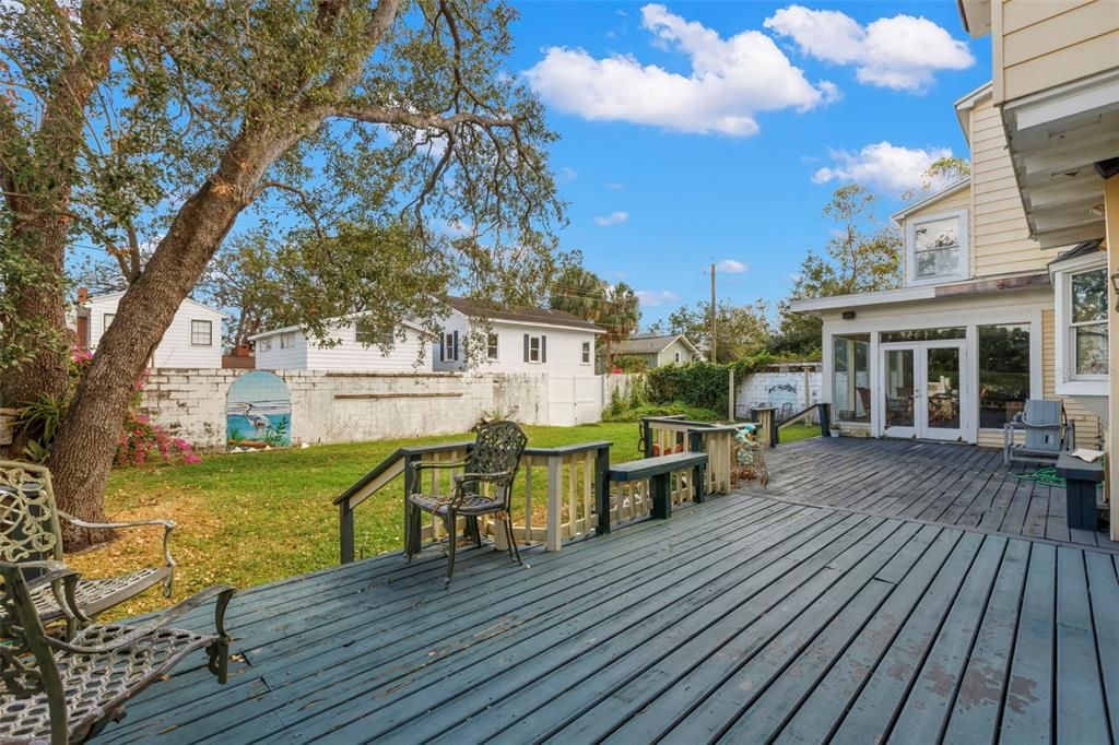 For Sale: $2,800,000 (4 beds, 3 baths, 4729 Square Feet)