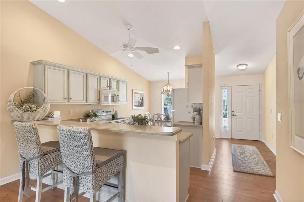 Bar sitting space between kitchen and living room