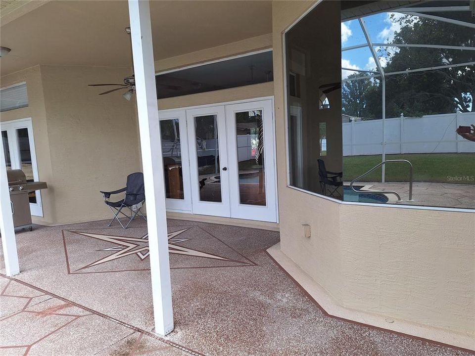 Seamless Breakfast Nook Window overlooks Pool.