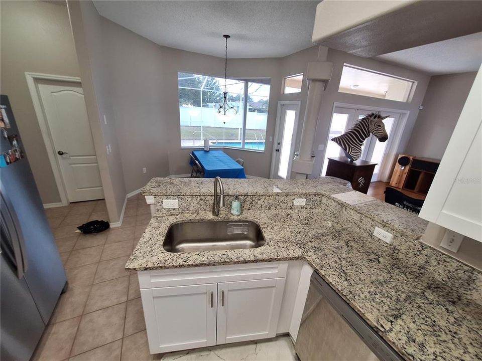 Pretty Granite Countertops and Breakfast Bar