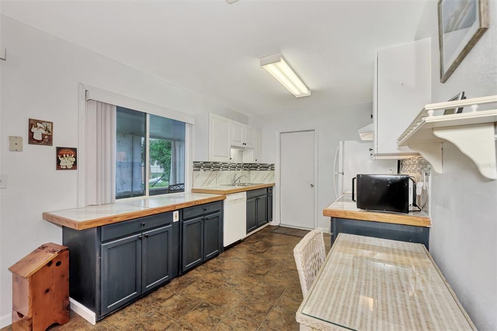 For Sale: $263,000 (2 beds, 2 baths, 912 Square Feet)