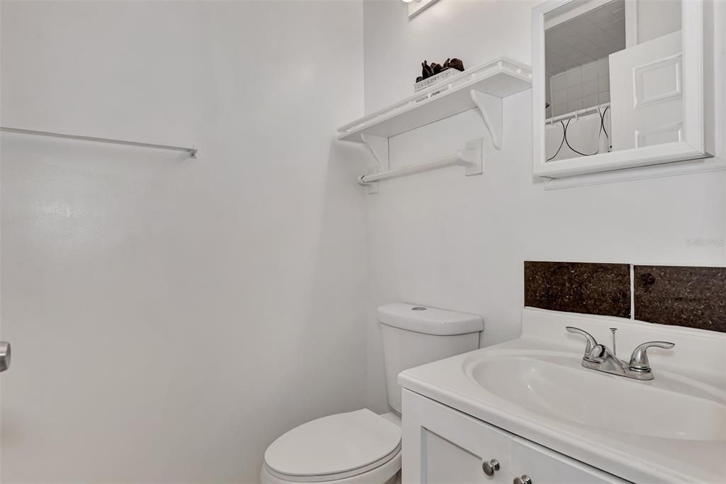 For Sale: $263,000 (2 beds, 2 baths, 912 Square Feet)