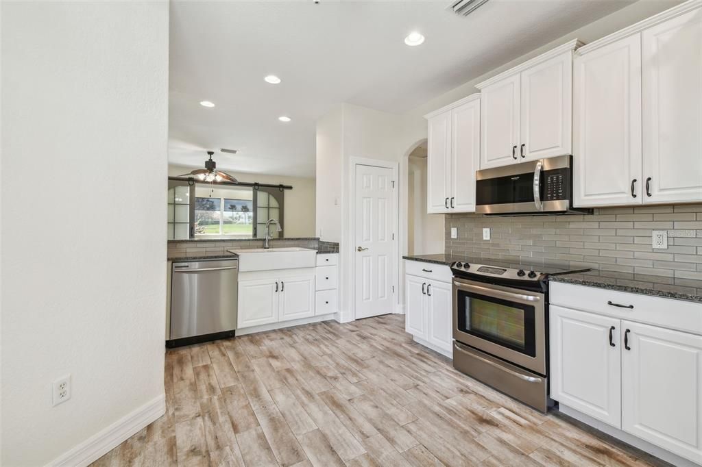 Beautiful upgraded kitchen with granite countertops