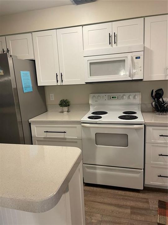 For Rent: $3,000 (2 beds, 2 baths, 910 Square Feet)