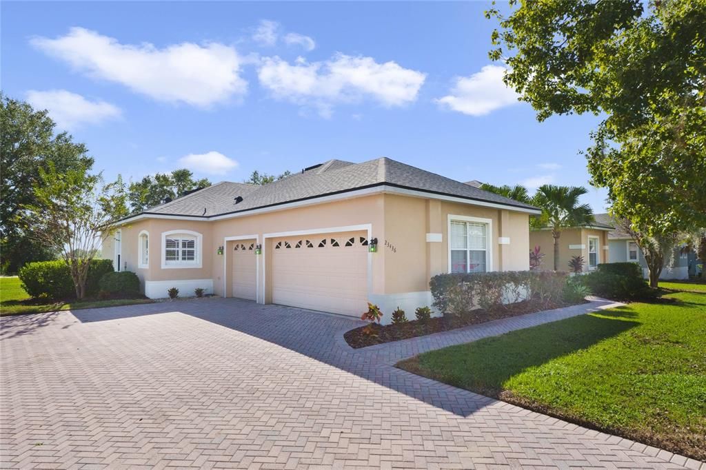 Very desirable 3-car garage floor plan