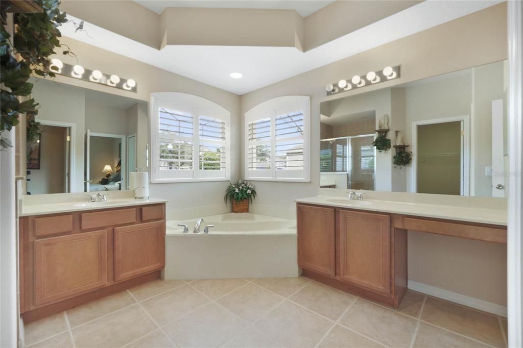 Dual vanities w/ shower and separate soaking tub