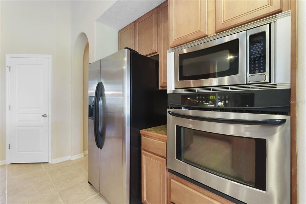 Large Kitchen with built in oven