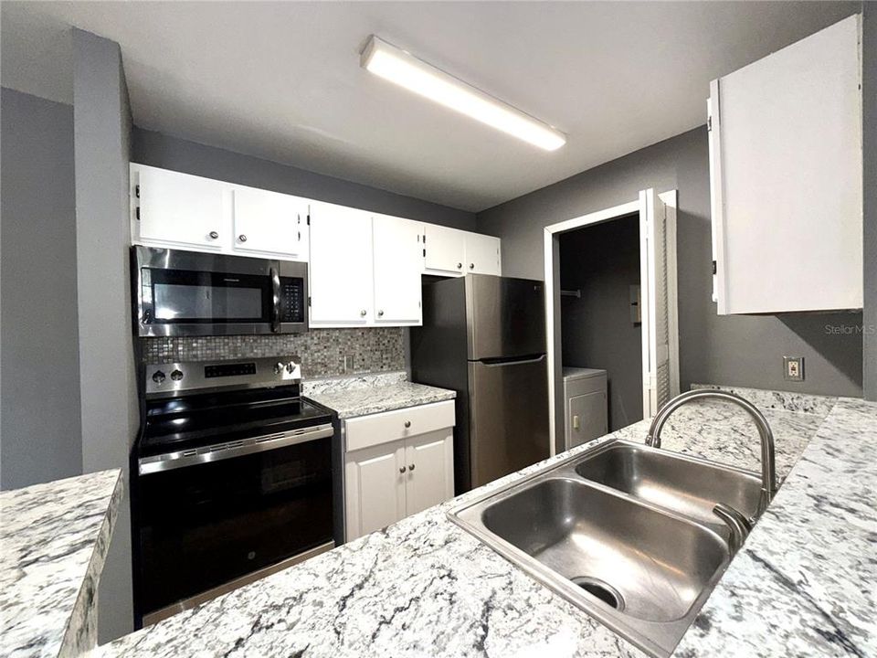 For Sale: $195,000 (2 beds, 2 baths, 943 Square Feet)