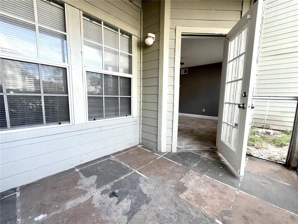 For Sale: $195,000 (2 beds, 2 baths, 943 Square Feet)