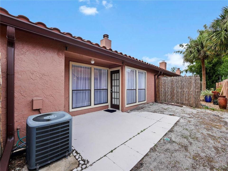 For Sale: $235,000 (2 beds, 2 baths, 1120 Square Feet)