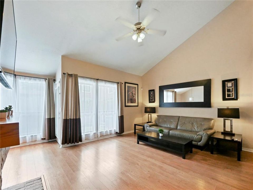 For Sale: $235,000 (2 beds, 2 baths, 1120 Square Feet)