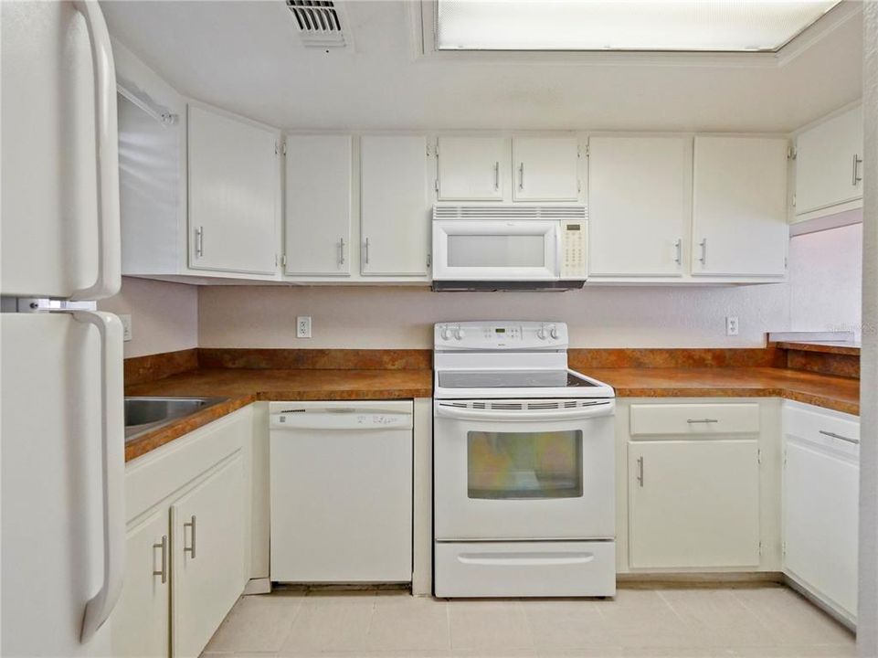 For Sale: $235,000 (2 beds, 2 baths, 1120 Square Feet)