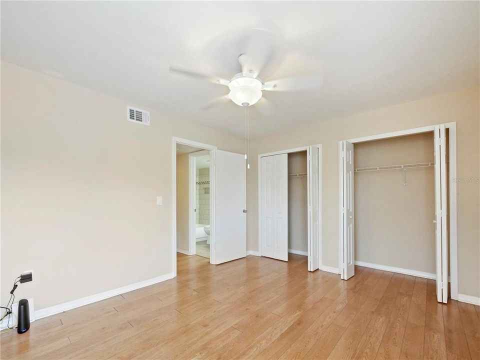 For Sale: $235,000 (2 beds, 2 baths, 1120 Square Feet)