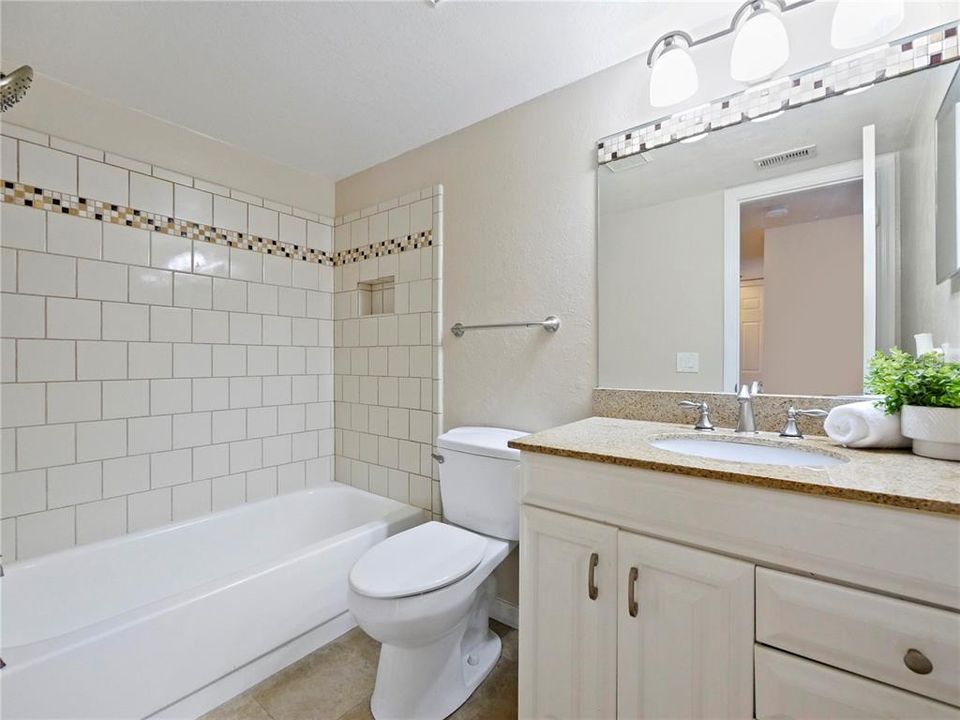 For Sale: $235,000 (2 beds, 2 baths, 1120 Square Feet)