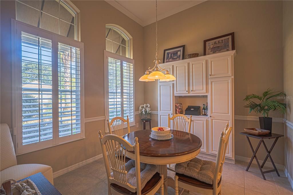 KITCHEN NOOK WITH BUILT-IN SERVING AREA