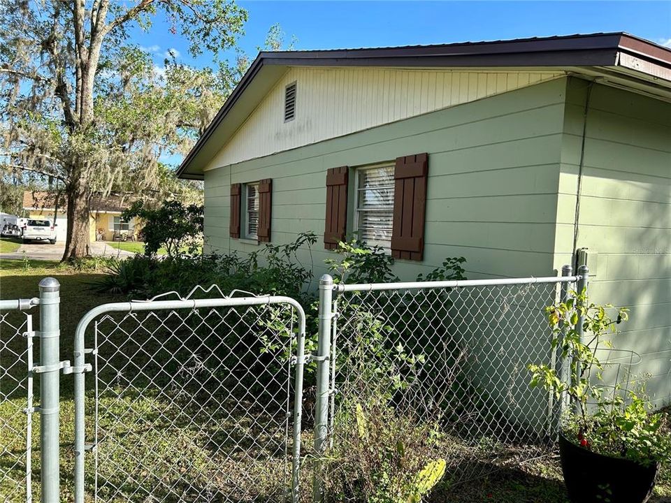 For Sale: $275,000 (3 beds, 2 baths, 1602 Square Feet)