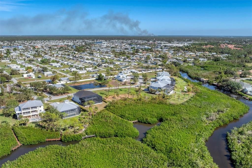 Deeper Oyster Creek to the right - neighborhood day dock available.