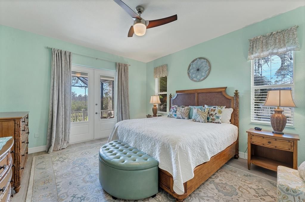 Owner's bedroom suite - doors to lanai.