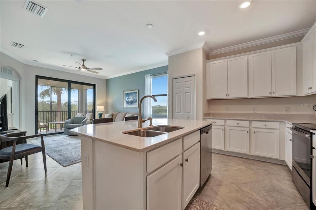 For Sale: $389,900 (3 beds, 2 baths, 1286 Square Feet)