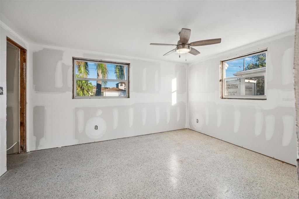 For Sale: $350,000 (2 beds, 2 baths, 1190 Square Feet)