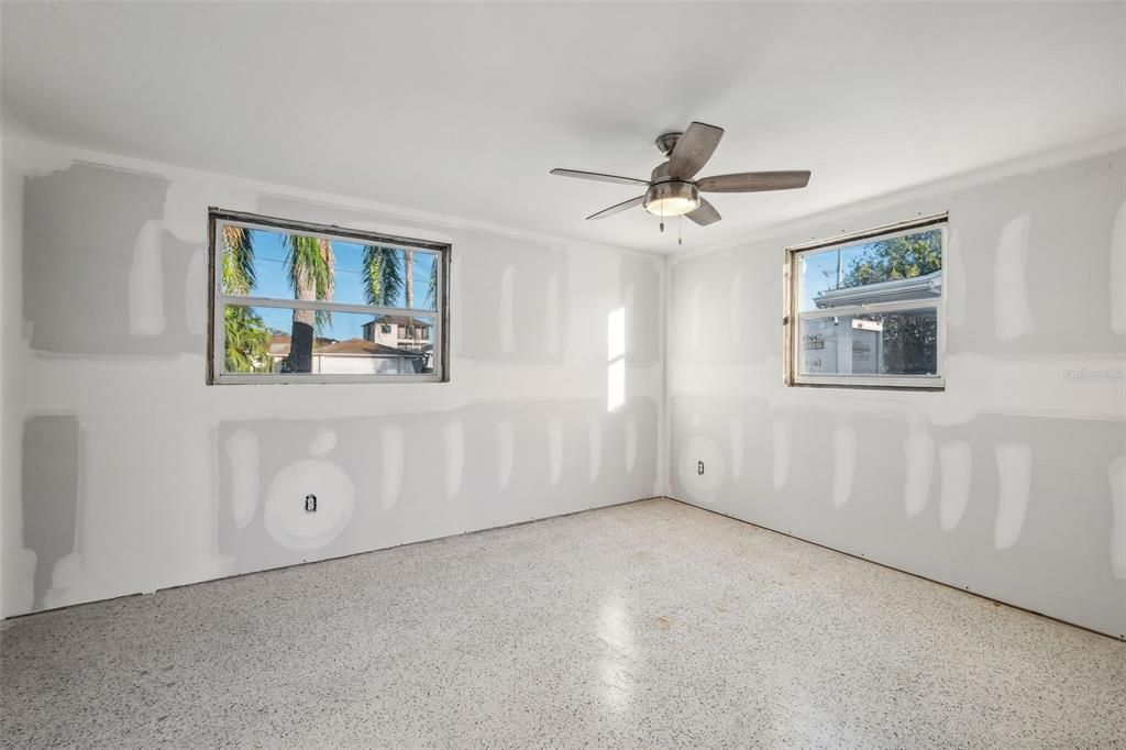 For Sale: $350,000 (2 beds, 2 baths, 1190 Square Feet)