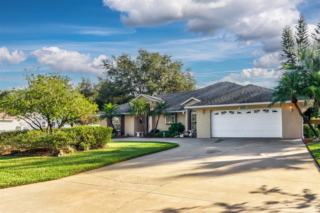 Oversized 2 car garage