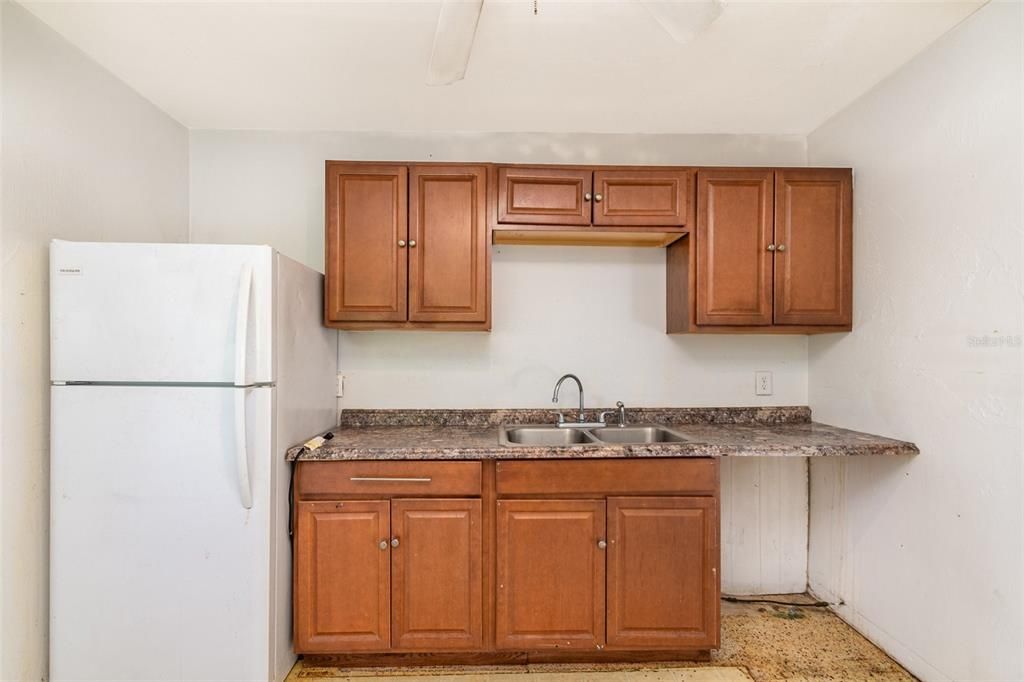 For Sale: $240,000 (2 beds, 1 baths, 1016 Square Feet)