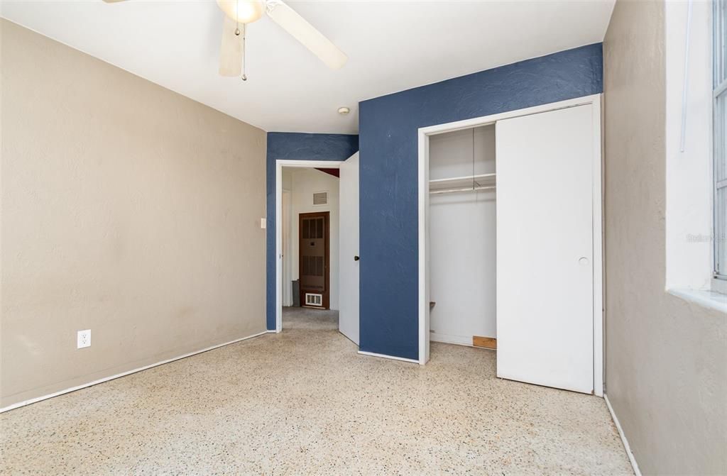 For Sale: $240,000 (2 beds, 1 baths, 1016 Square Feet)