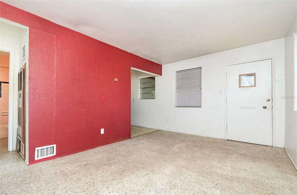 For Sale: $240,000 (2 beds, 1 baths, 1016 Square Feet)