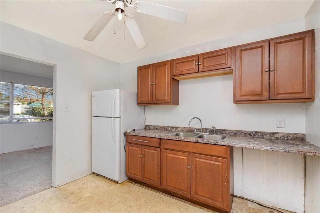 For Sale: $240,000 (2 beds, 1 baths, 1016 Square Feet)