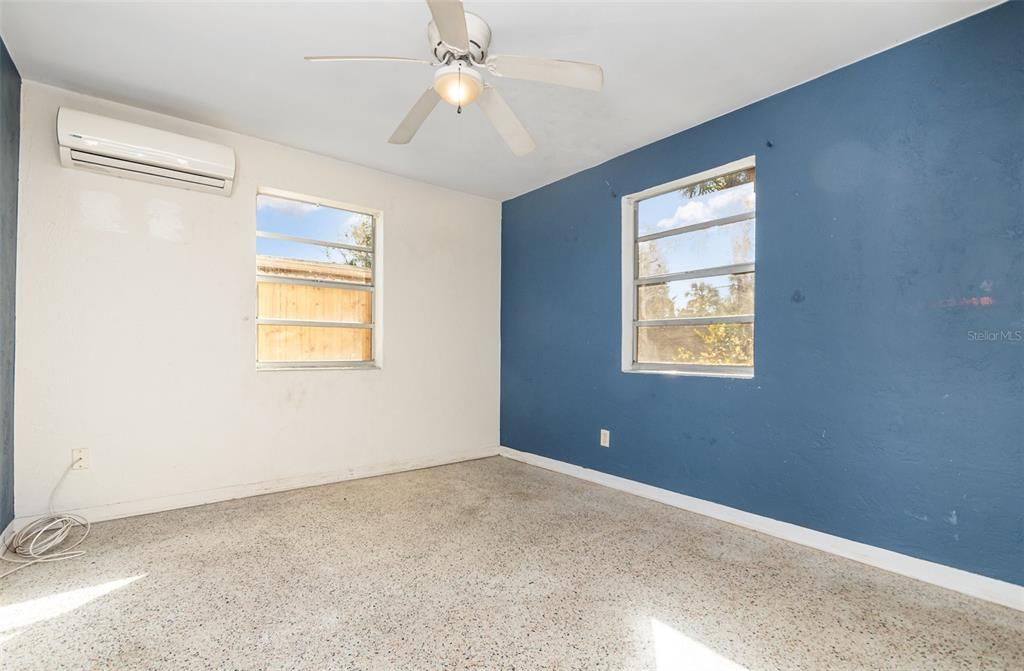 For Sale: $240,000 (2 beds, 1 baths, 1016 Square Feet)