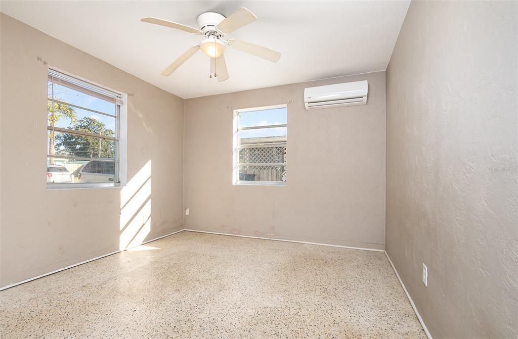 For Sale: $240,000 (2 beds, 1 baths, 1016 Square Feet)