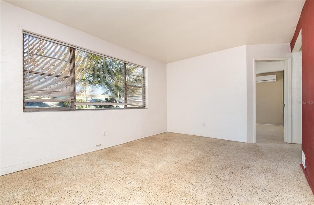 For Sale: $240,000 (2 beds, 1 baths, 1016 Square Feet)