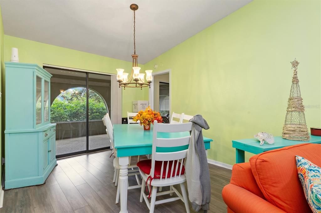 For Sale: $359,500 (2 beds, 2 baths, 1337 Square Feet)