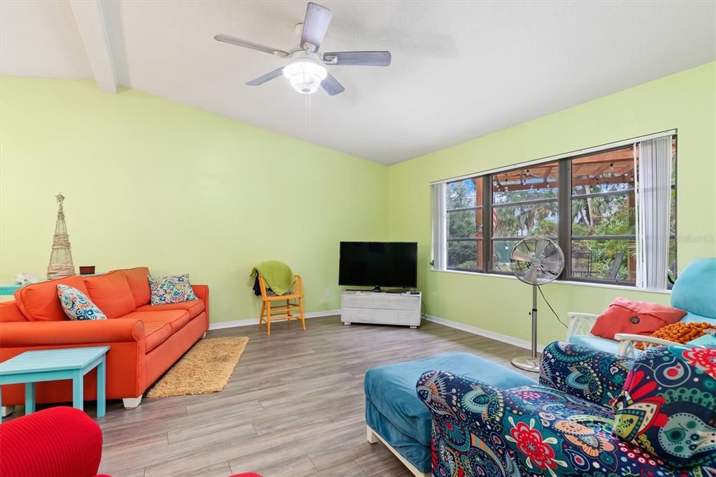 For Sale: $359,500 (2 beds, 2 baths, 1337 Square Feet)