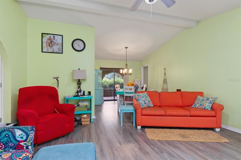 For Sale: $359,500 (2 beds, 2 baths, 1337 Square Feet)