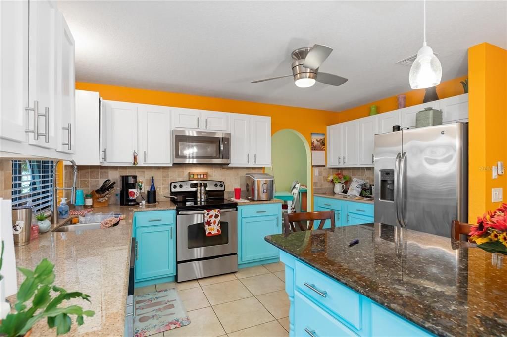 For Sale: $359,500 (2 beds, 2 baths, 1337 Square Feet)