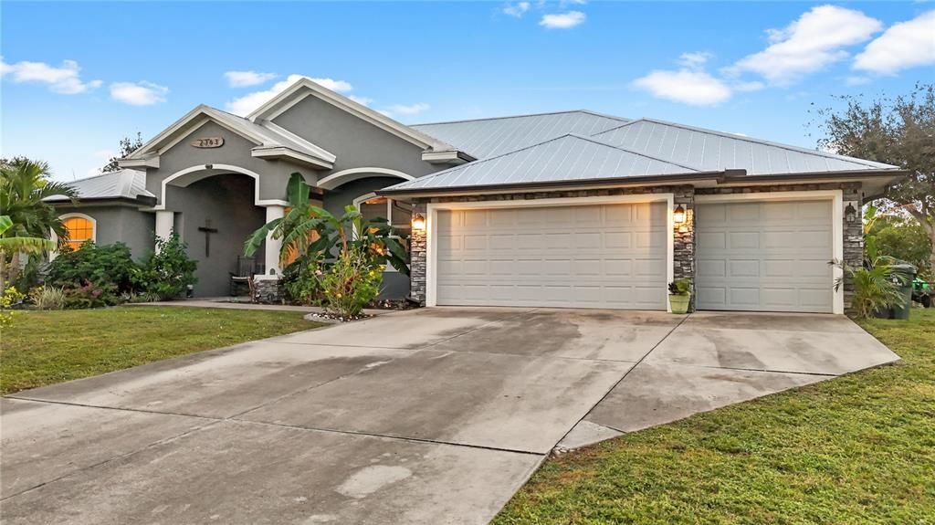 For Sale: $625,000 (3 beds, 2 baths, 2176 Square Feet)