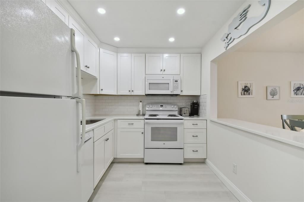 For Sale: $319,000 (1 beds, 1 baths, 940 Square Feet)