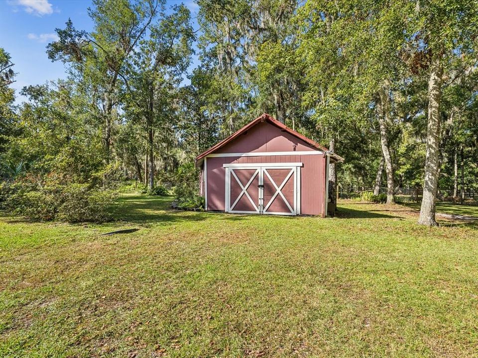 Barn/Workshop w/Electric