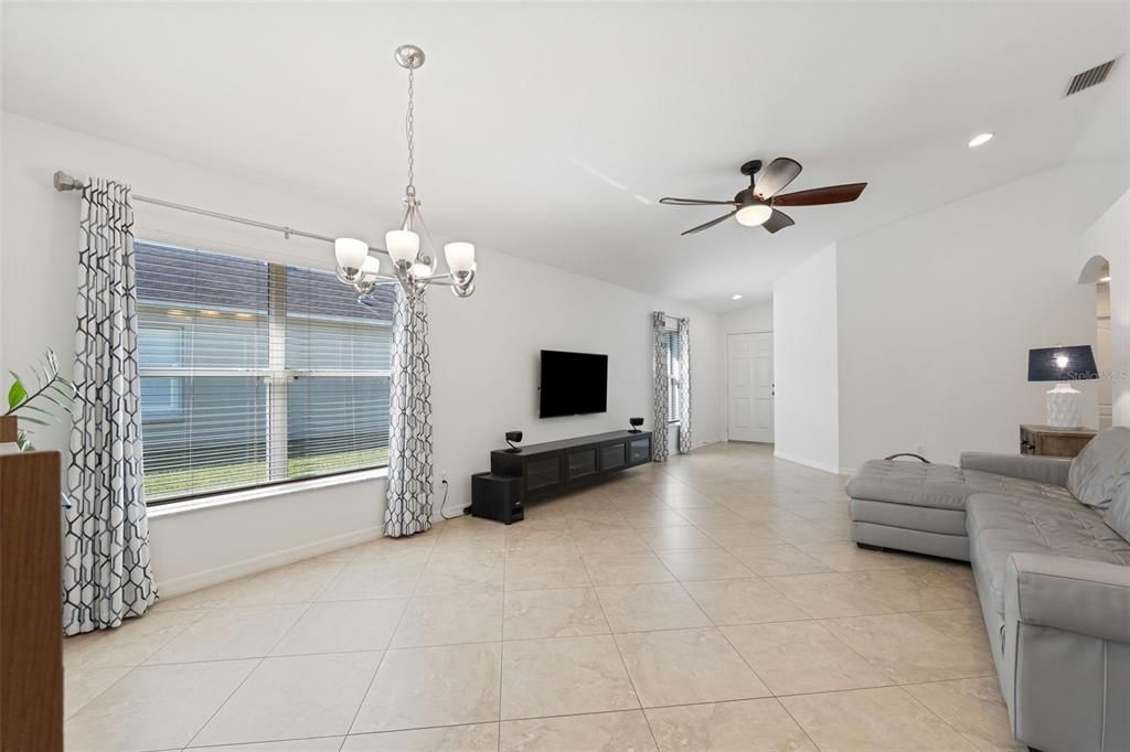 Active With Contract: $319,000 (4 beds, 2 baths, 1484 Square Feet)