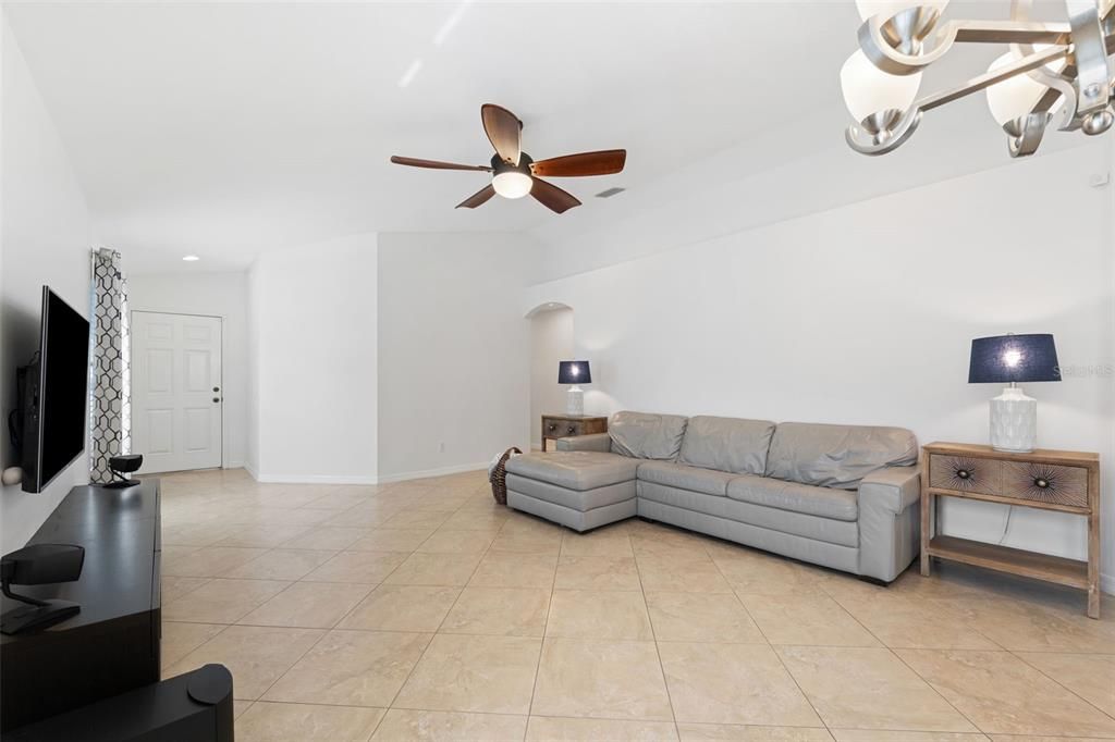 Active With Contract: $319,000 (4 beds, 2 baths, 1484 Square Feet)