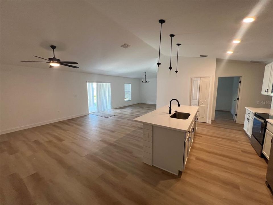 For Sale: $369,000 (4 beds, 2 baths, 1809 Square Feet)