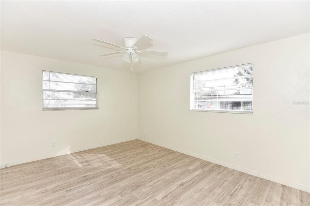 For Sale: $335,000 (3 beds, 2 baths, 1557 Square Feet)