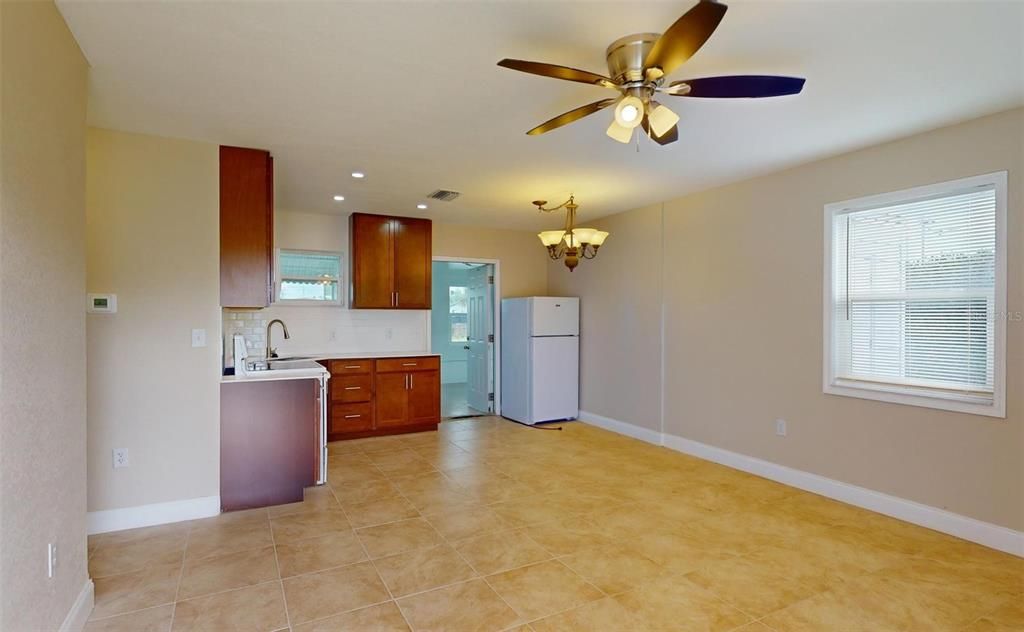 For Sale: $224,900 (2 beds, 1 baths, 922 Square Feet)