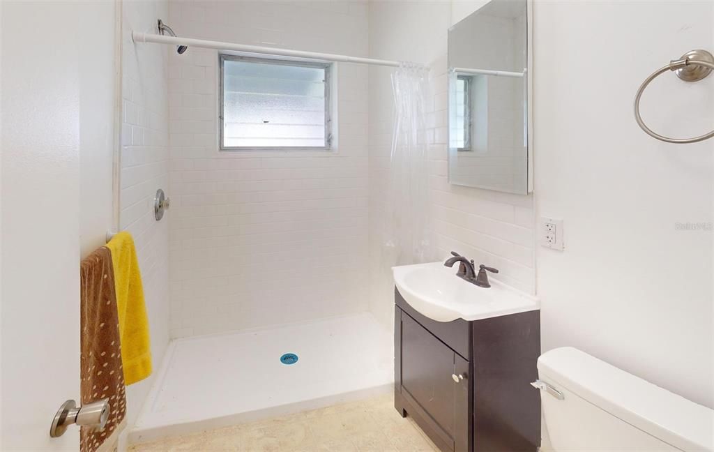 For Sale: $224,900 (2 beds, 1 baths, 922 Square Feet)