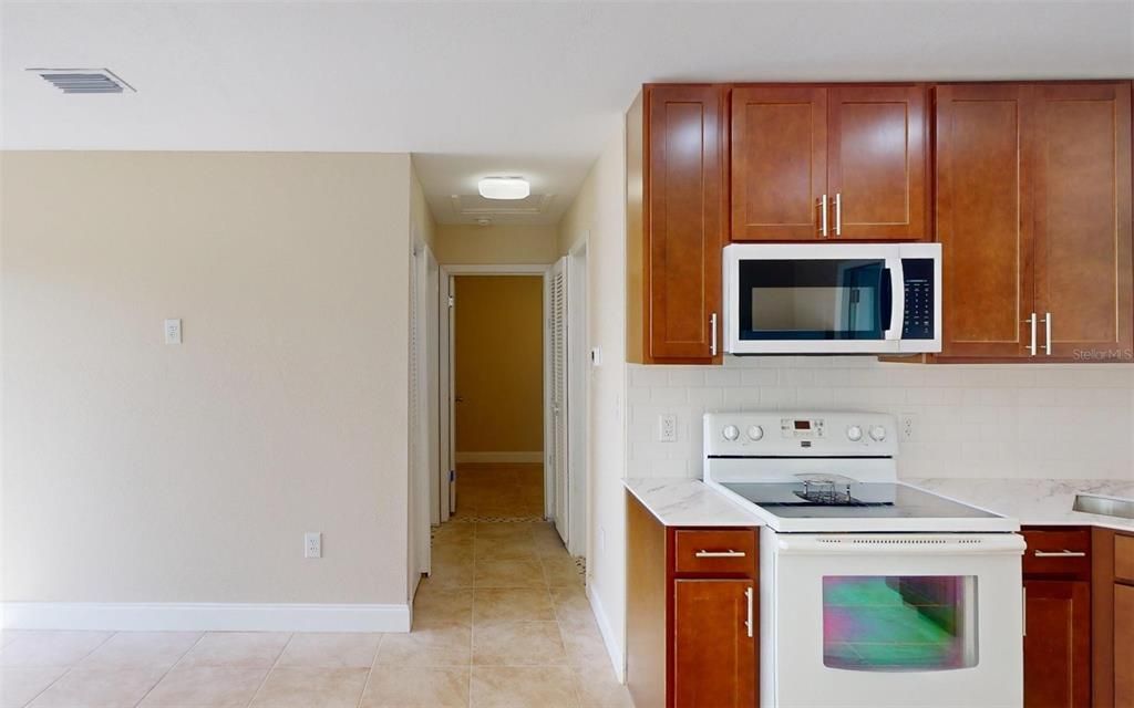 For Sale: $224,900 (2 beds, 1 baths, 922 Square Feet)