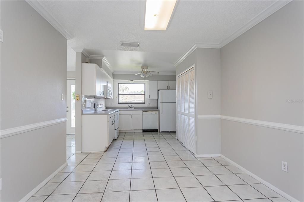 Kitchen w/Dining Area